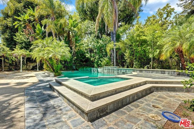 4623 Hayvenhurst Avenue, Los Angeles, CA 91436
