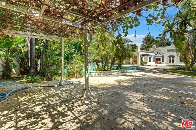 4623 Hayvenhurst Avenue, Los Angeles, CA 91436