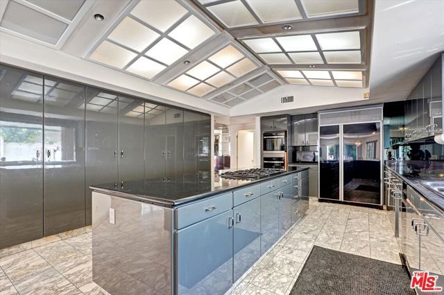 4623 Hayvenhurst Avenue, Los Angeles, CA 91436