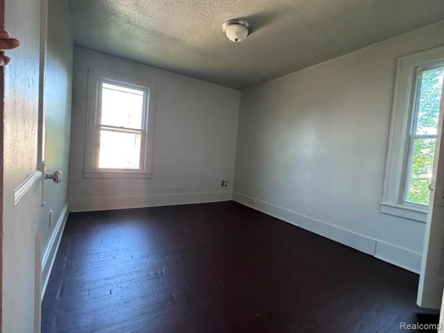 2474 Fullerton Street, Detroit, MI 48238