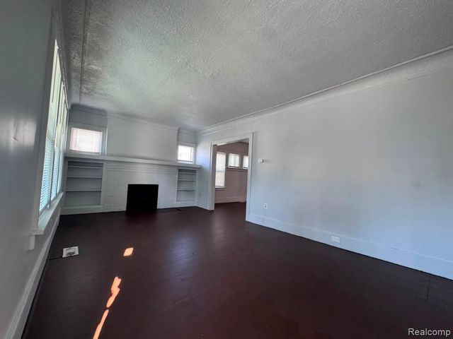 2474 Fullerton Street, Detroit, MI 48238
