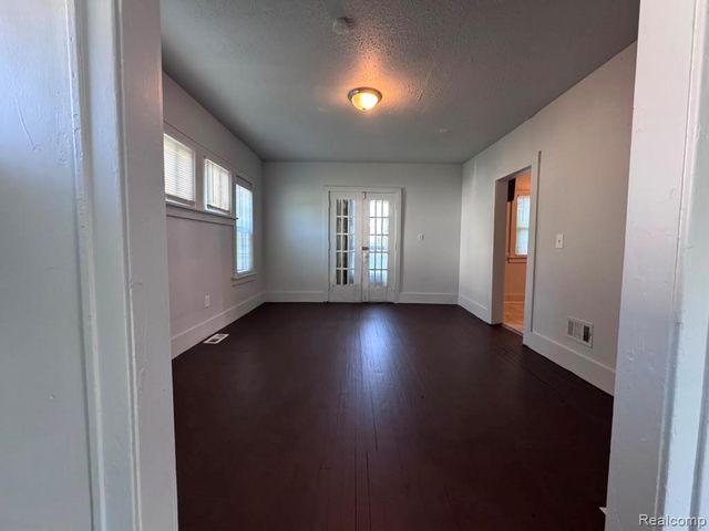 2474 Fullerton Street, Detroit, MI 48238