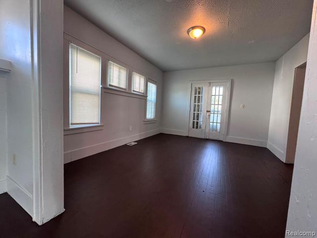 2474 Fullerton Street, Detroit, MI 48238