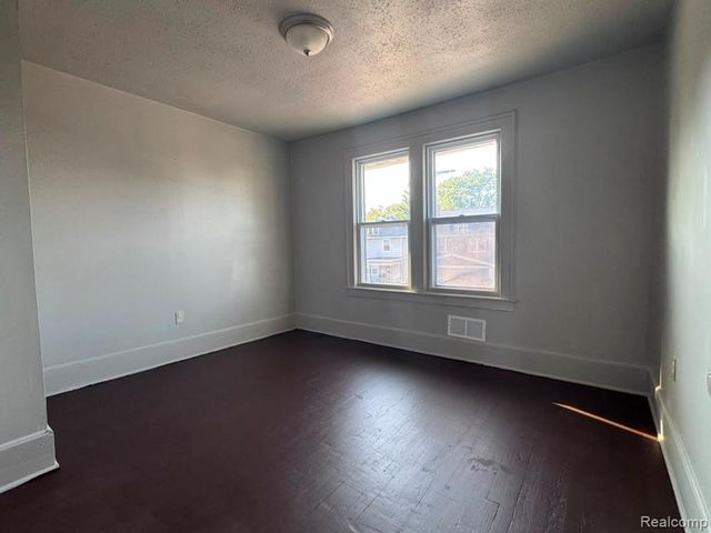 2474 Fullerton Street, Detroit, MI 48238