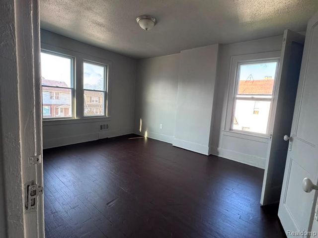 2474 Fullerton Street, Detroit, MI 48238