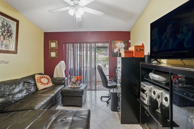 3181 Holiday Springs Boulevard 41, Margate, FL 33063