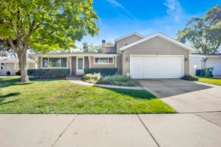 859 BEECHWOOD Road, Buffalo Grove, IL 60089