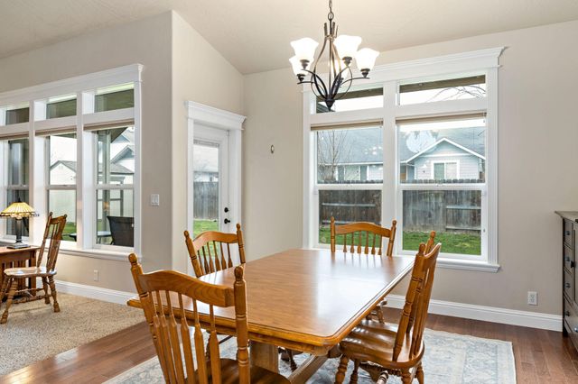 2084 SW Ford Street, Grants Pass, OR 97526