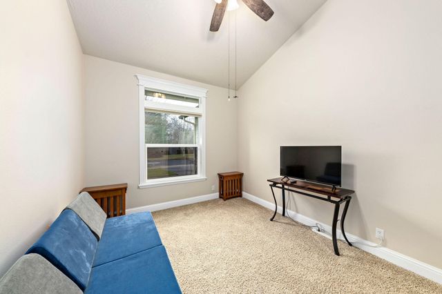 2084 SW Ford Street, Grants Pass, OR 97526