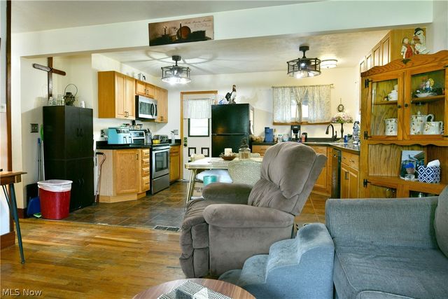 2130 Parkman Road NW, Warren, OH 44485