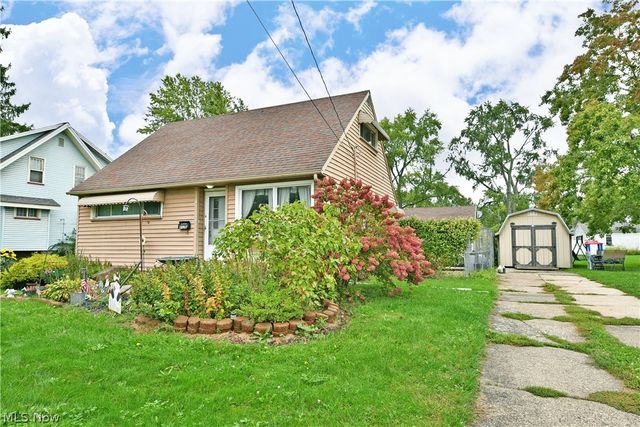 2130 Parkman Road NW, Warren, OH 44485