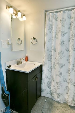 2130 Parkman Road NW, Warren, OH 44485