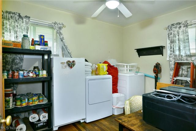 2130 Parkman Road NW, Warren, OH 44485