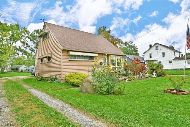 2130 Parkman Road NW, Warren, OH 44485