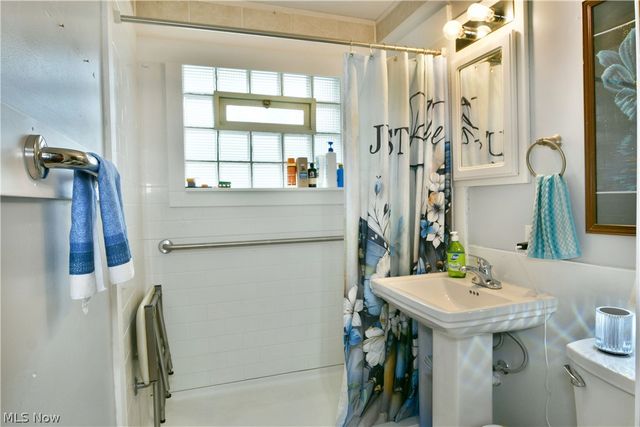 2130 Parkman Road NW, Warren, OH 44485