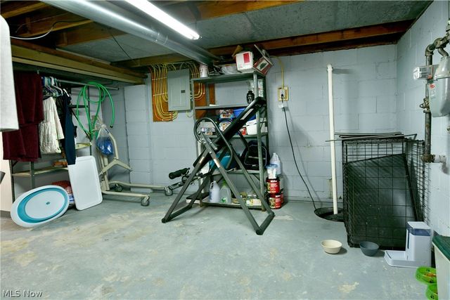 2130 Parkman Road NW, Warren, OH 44485