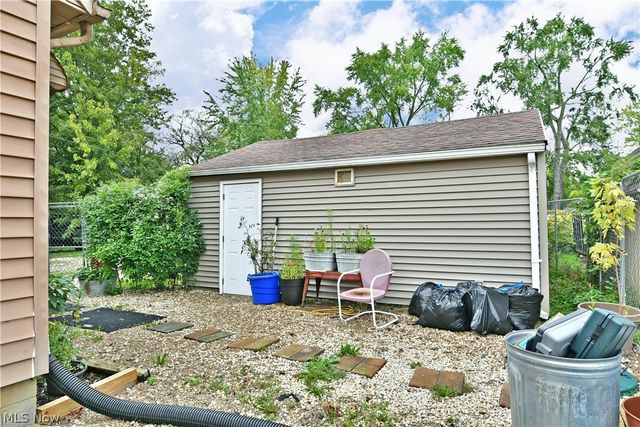 2130 Parkman Road NW, Warren, OH 44485