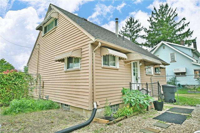2130 Parkman Road NW, Warren, OH 44485