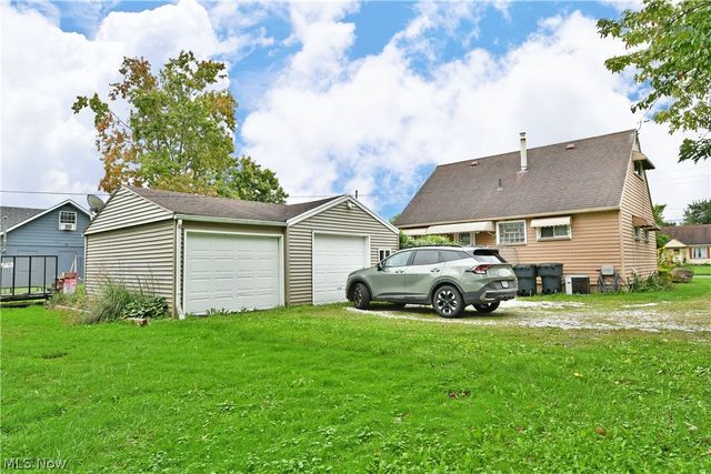 2130 Parkman Road NW, Warren, OH 44485