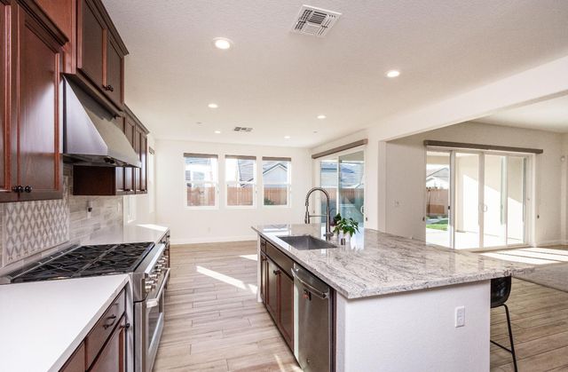 124 Basile Ct, Lincoln, CA 95648