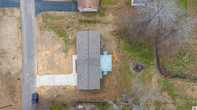 442 Whispering Oaks Loop, Mayfield, KY 42066