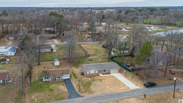 442 Whispering Oaks Loop, Mayfield, KY 42066