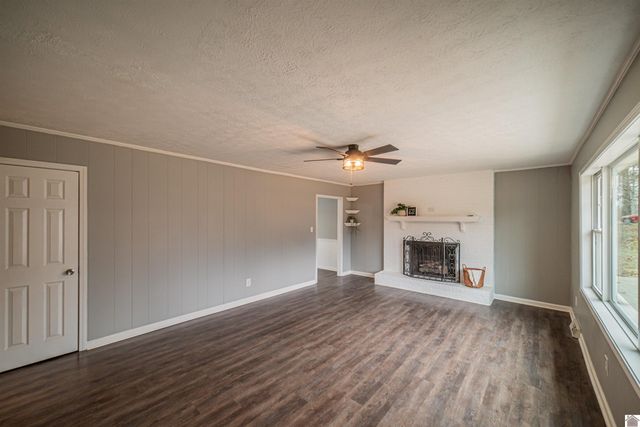 442 Whispering Oaks Loop, Mayfield, KY 42066