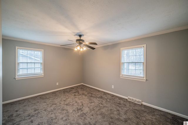 442 Whispering Oaks Loop, Mayfield, KY 42066