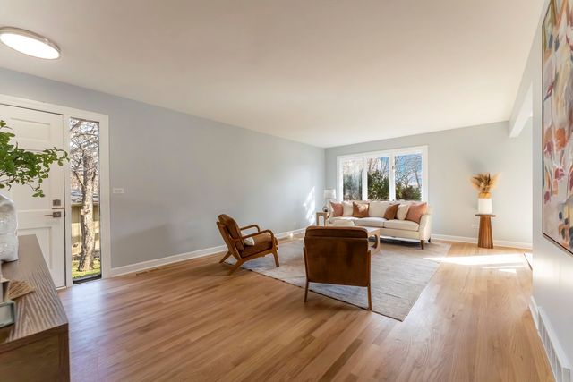 2205 Country Knoll Lane, Elgin, IL 60123