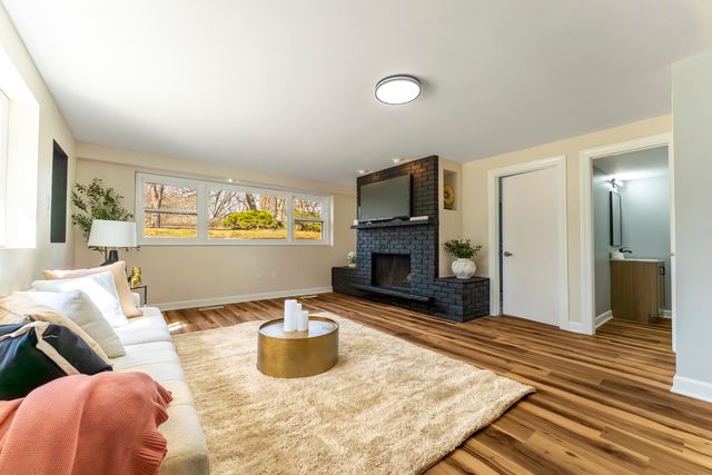 2205 Country Knoll Lane, Elgin, IL 60123