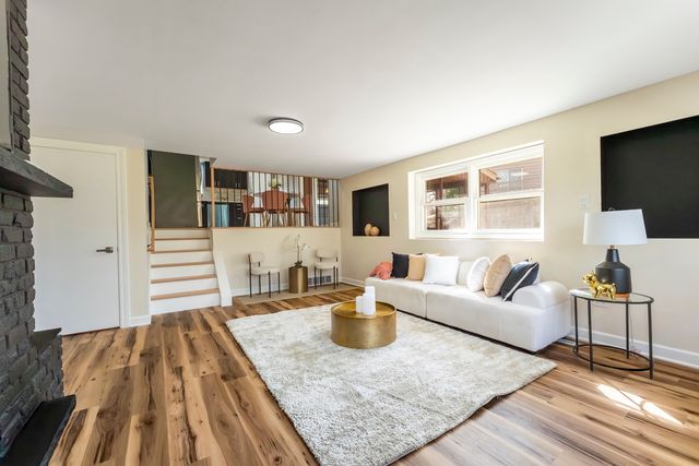 2205 Country Knoll Lane, Elgin, IL 60123