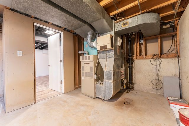 2205 Country Knoll Lane, Elgin, IL 60123