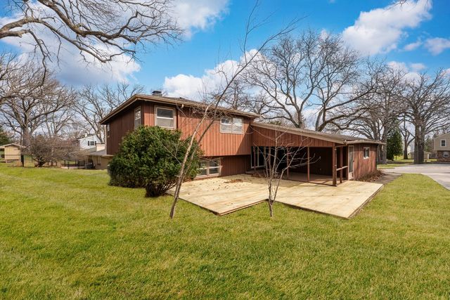 2205 Country Knoll Lane, Elgin, IL 60123