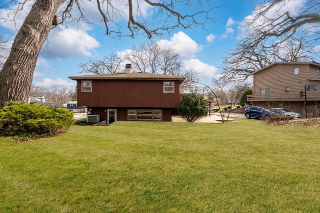 2205 Country Knoll Lane, Elgin, IL 60123
