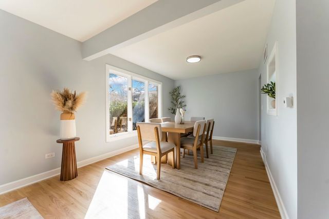 2205 Country Knoll Lane, Elgin, IL 60123