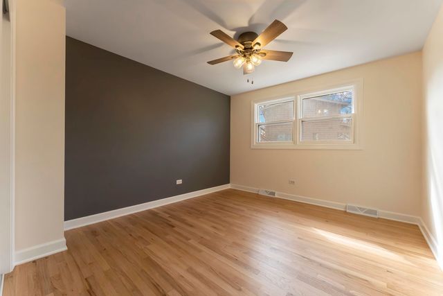 2205 Country Knoll Lane, Elgin, IL 60123