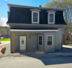 26 Mechanic Street, Winchester, NH 03470