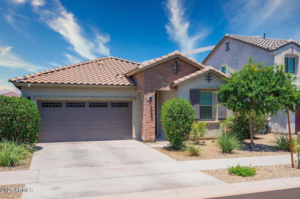 14344 W DESERT HOLLOW Drive, Surprise, AZ 85387 — exterior