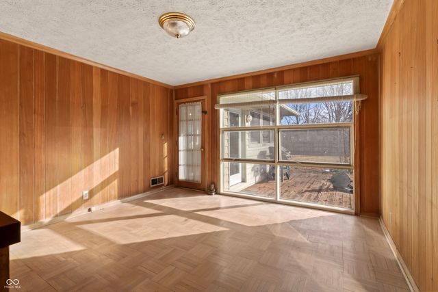 8743 Washington Blvd E Drive, Indianapolis, IN 46240