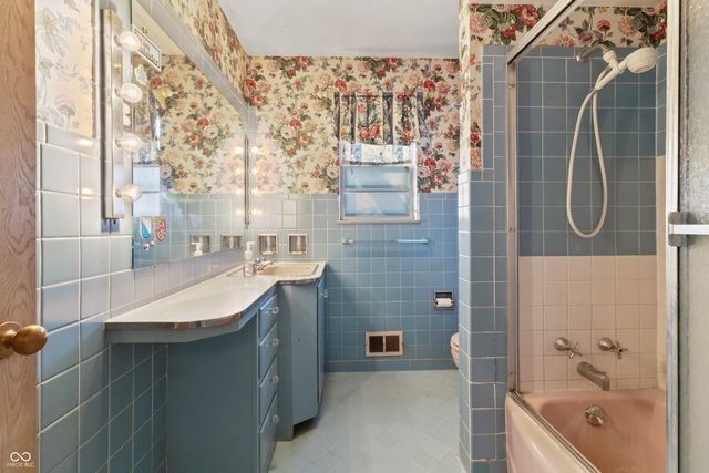 8743 Washington Blvd E Drive, Indianapolis, IN 46240