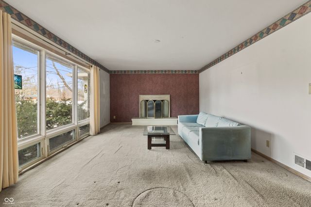 8743 Washington Blvd E Drive, Indianapolis, IN 46240