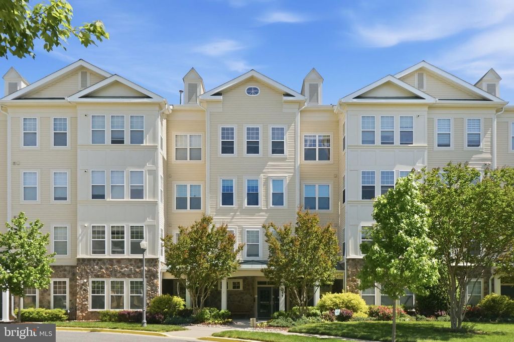 Image 1 of property listing at 311 HIGH GABLES DR #404, Gaithersburg, MD 20878