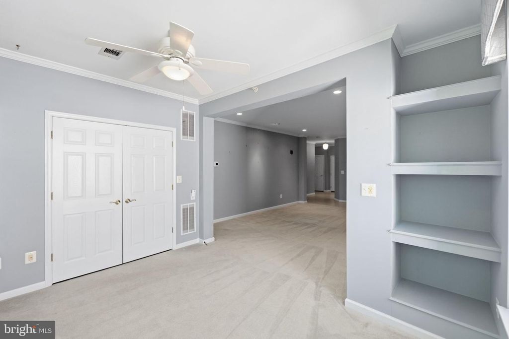 Image 10 of property listing at 311 HIGH GABLES DR #404, Gaithersburg, MD 20878