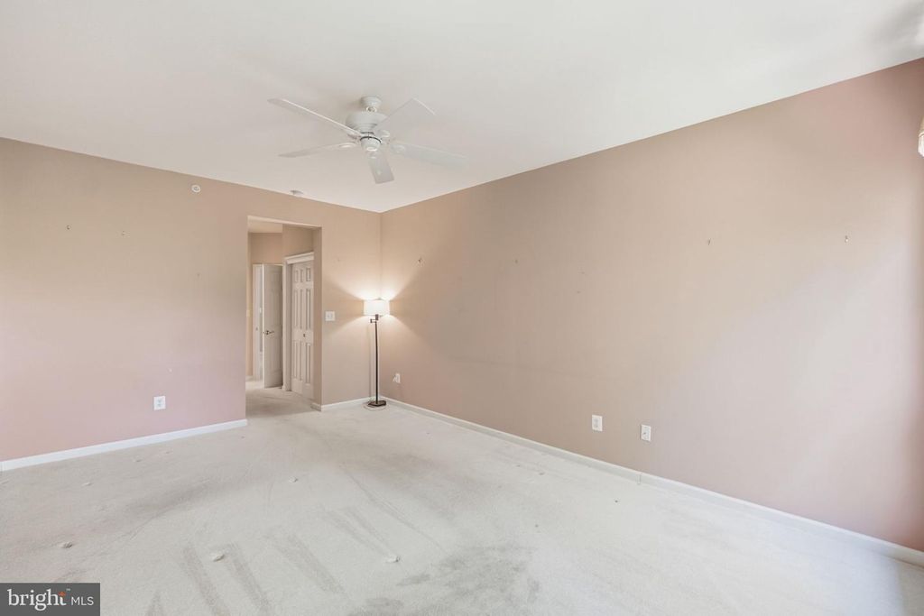 Image 17 of property listing at 311 HIGH GABLES DR #404, Gaithersburg, MD 20878