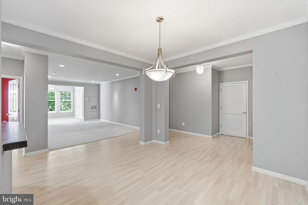 Image 2 of property listing at 311 HIGH GABLES DR #404, Gaithersburg, MD 20878