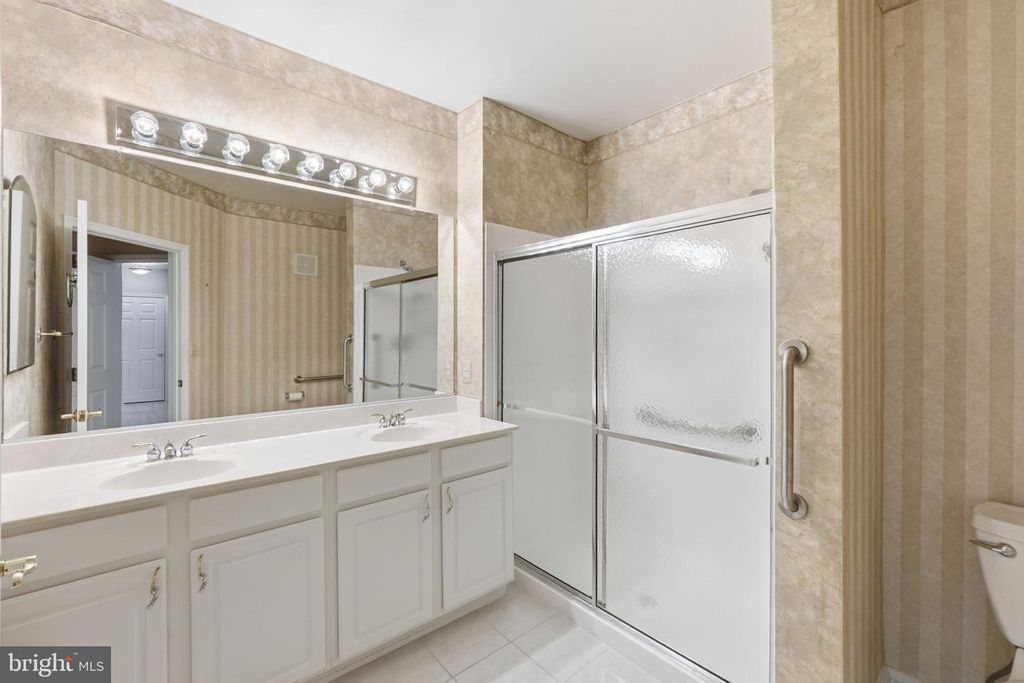 Image 20 of property listing at 311 HIGH GABLES DR #404, Gaithersburg, MD 20878