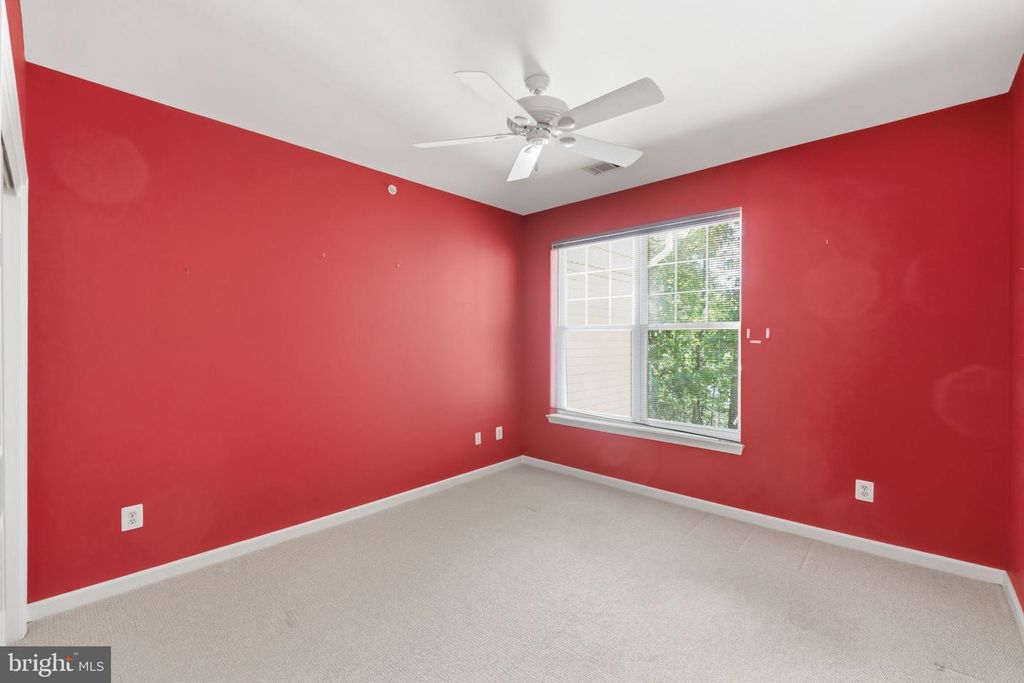 Image 21 of property listing at 311 HIGH GABLES DR #404, Gaithersburg, MD 20878