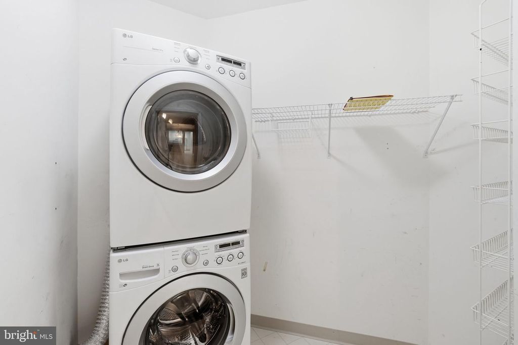 Image 24 of property listing at 311 HIGH GABLES DR #404, Gaithersburg, MD 20878