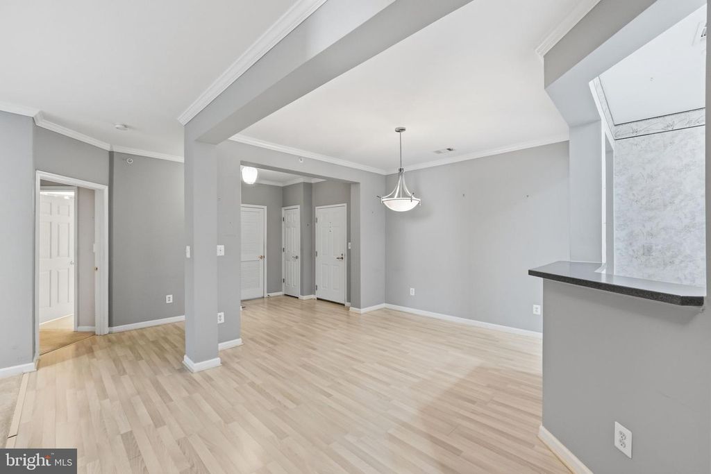 Image 3 of property listing at 311 HIGH GABLES DR #404, Gaithersburg, MD 20878