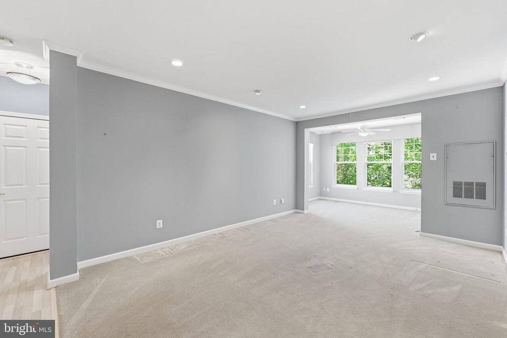 Image 6 of property listing at 311 HIGH GABLES DR #404, Gaithersburg, MD 20878